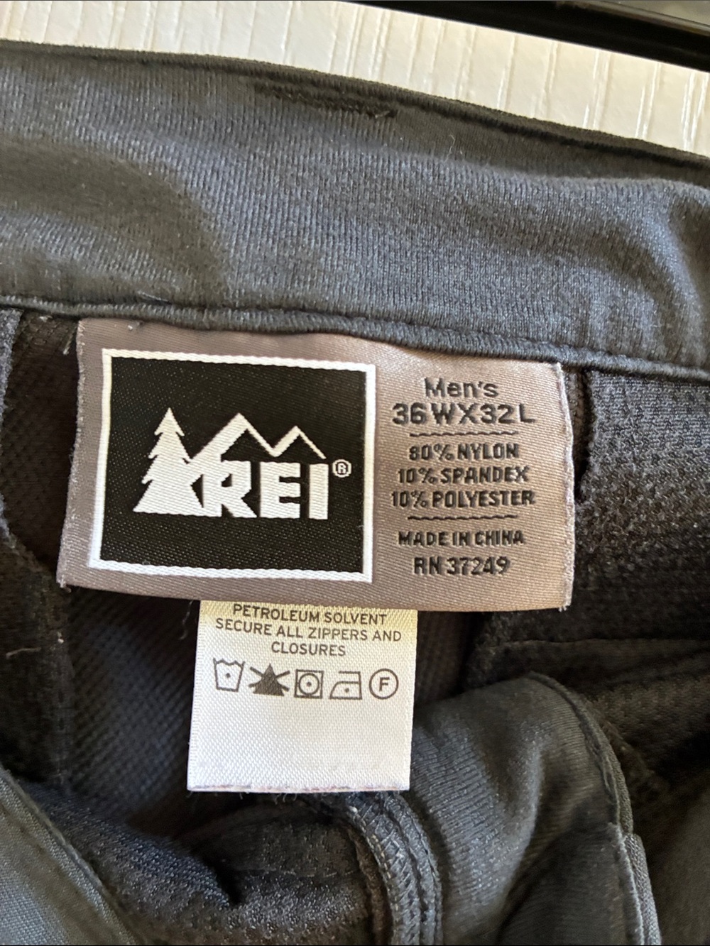 👏🏻GET OUT & HIKE IN THESE REI Men's 36x32 Lightweight HIKING Pants Gray w/ZIPS - Picture 2 of 10